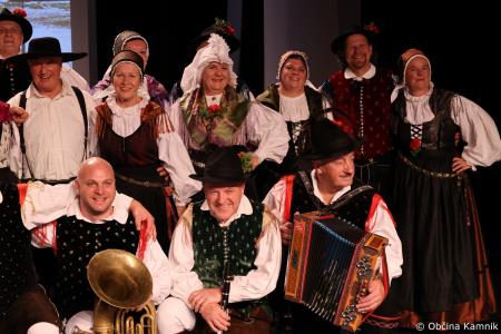 Ples in glasba izpod kamniških planin v izvedbi Folklorne skupine Kamnik in njihovih prijateljev  (105)